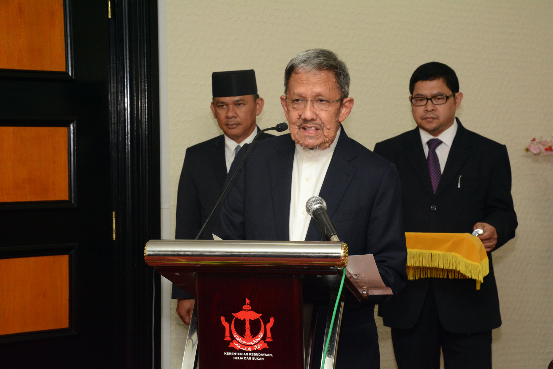 Penyerahan Bendera14.08.18.Pg Bendahara speech.jpg