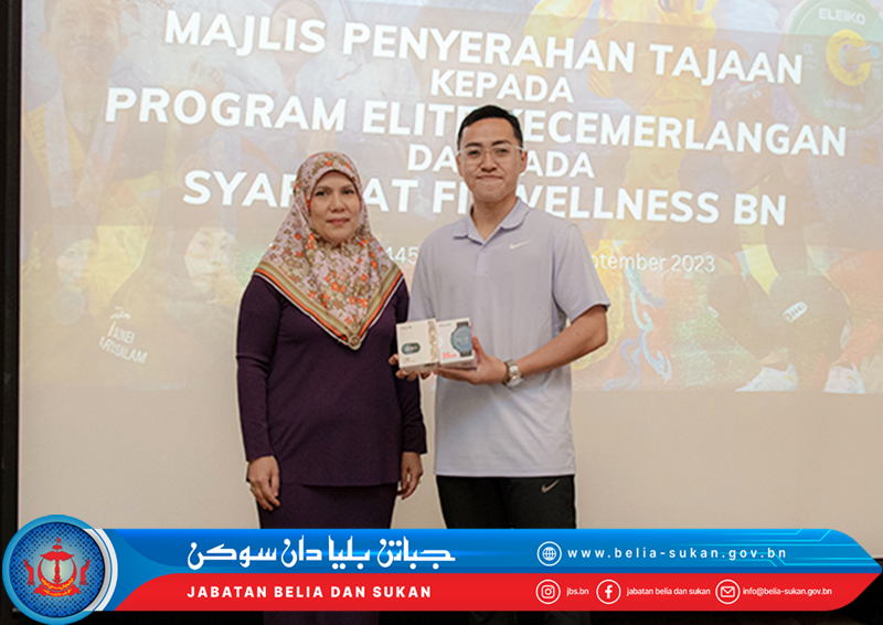 Majlis Penyerahan Tajaan kepada Program Elit Kecemerlangan p3.png