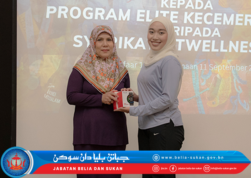 Majlis Penyerahan Tajaan kepada Program Elit Kecemerlangan p4.png