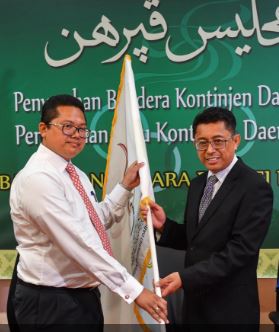 penyerahan bendera1.JPG