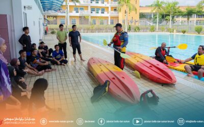 Aktiviti Basic Kayaking dalam Program Bina Keyakinan, Cipta Keberanian anjuran Jabatan Belia dan Sukan Cawangan Temburong.