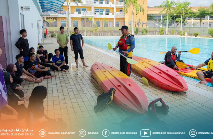 Aktiviti Basic Kayaking dalam Program Bina Keyakinan, Cipta Keberanian anjuran Jabatan Belia dan Sukan Cawangan Temburong.